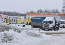 Ночью в центре Путятина фура врезалась в отбойник