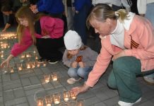Путятинцы зажгли свечи и возложили цветы в День памяти и скорби